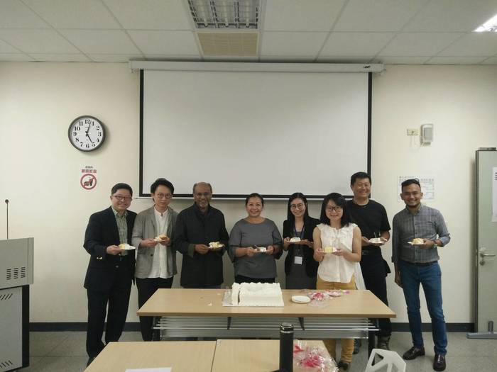 20190923桃園校區黃焜煌副校長及商創系教師幫菲律賓大學藝術與設計學院Palmy Marinel Tudtud院長慶生