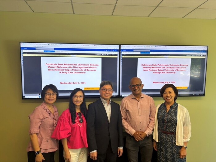 (From Left) Meihua Koo (CPP), Tiffany Yu (Feng Chia University, Taiwan),Kun-Huang Huarng，Sandeep Krishnamurthy (CPP), Lisa Xue (CPP)