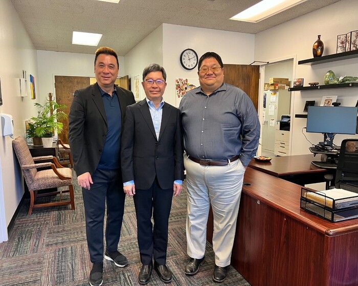 Visit SFSU( Left) Alex Chang, SFSU (Middle) Kun-Huang Huarng (Right) Alex Hwu, Dean, College of Professional & Global Education, SFSU